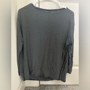 Lululemon tee size 6